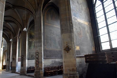 Déambulatoire nord : suite de chapelles avec leurs fresques du XIXe siècle