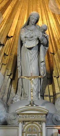 La Vierge à l'Enfant (œuvre anonyme) dans la chapelle axiale