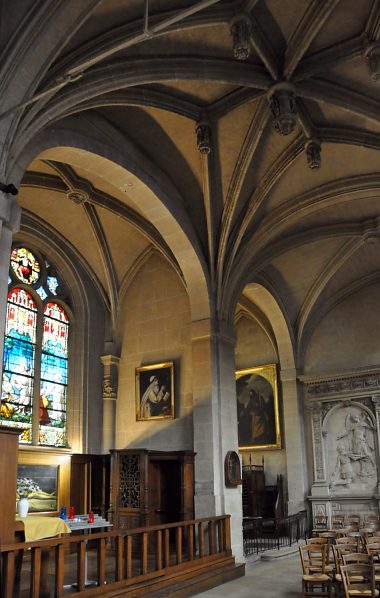 Chapelle latérale du Sacré–Cœur et chapelle latérale Saint–Louis
