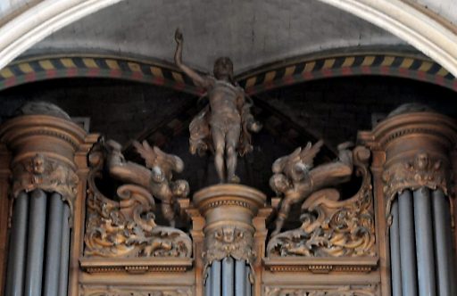 Le Christ ressuscité au sommet de l'orgue de tribune