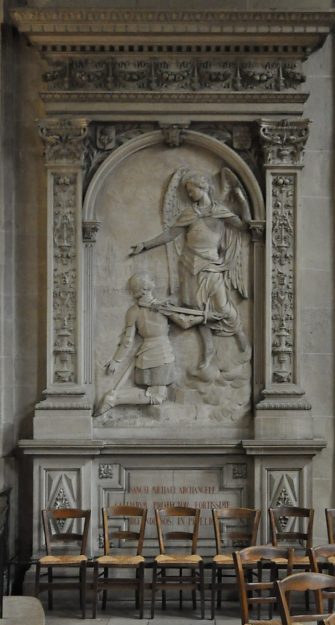 Bas–relief : « Saint Michel archange apparaissant à sainte Jeanne d'Arc» par Verrebout (1888–1889)