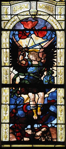 Baie 7 : Saint Michel terrassant le dragon (Milieu du XVIe siècle,  œuvre très restaurée)