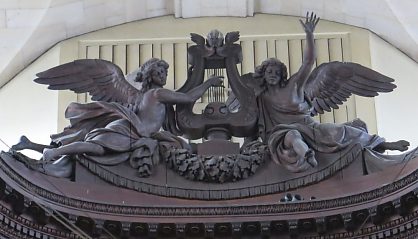 Les anges musiciens sur le couronnement de l'orgue