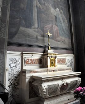 L'autel de la chapelle Sainte Geneviève