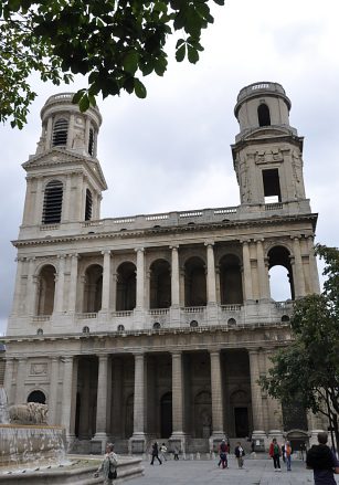 Vue de l'église depuis la place Saint-Sulpice
