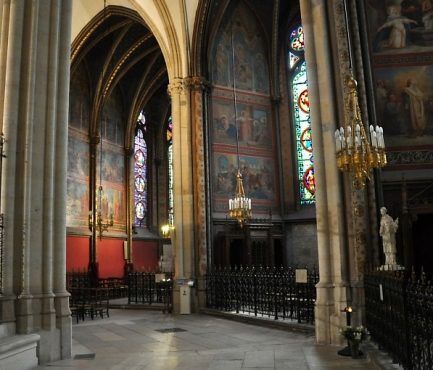 Le déambulatoire droit et les chapelles rayonnantes