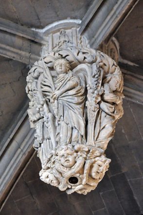 Clé pendante : Sainte Appoline tenant les tenailles de son supplice