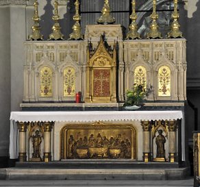 Le maître–autel, dû à A. Chertier, date de 1884