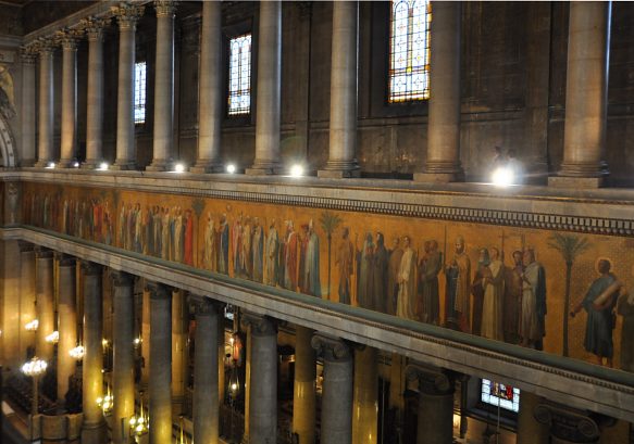 La procession des saints vue depuis l'orgue de tribune