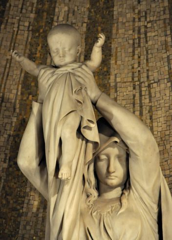 La Vierge à l'Enfant d'Albert-Ernest Carrier-Belleuse, détail