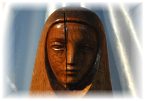 Statue en bois d'une Vierge � l'Enfant