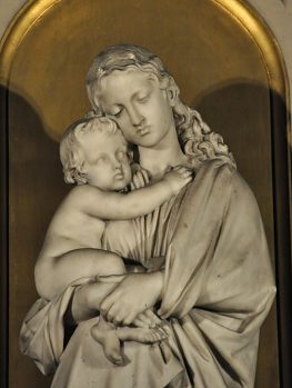 Statue en marbre de la Vierge à l'Enfant