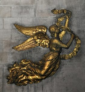 Bas-relief en bronze doré