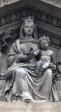La Vierge à l'Enfant dans le tympan