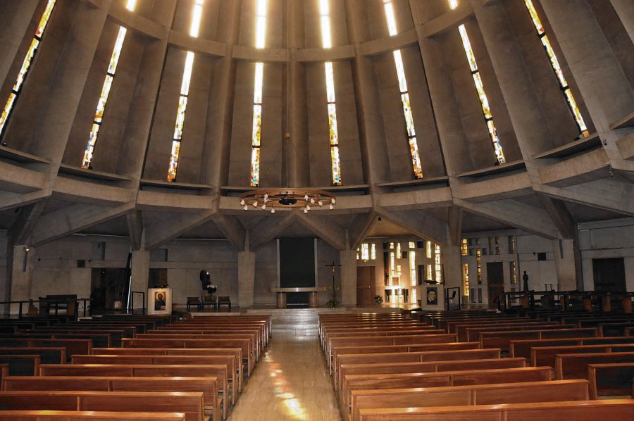 Vue d'ensemble de la nef de Notre-Dame-de-la-Salette