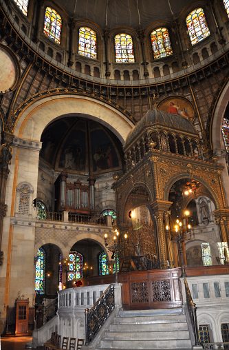 Vue du choeur et du ciborium de Saint-Augustin