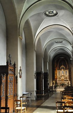 Le bas–côté gauche et la chapelle de la Vierge