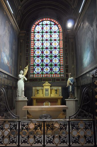 La chapelle des Morts et ses deux toiles marouflées