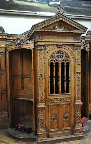 Très beau confessionnal en bois sculpté du XIXe siècle