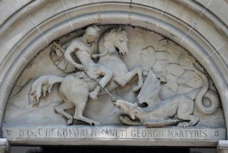 Tympan : saint Georges terrassant le dragon