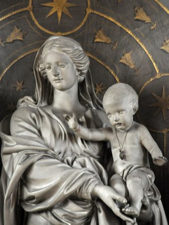 Groupe sculpté de la Vierge à l'Enfant