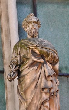Statue de saint Joseph sur la façade