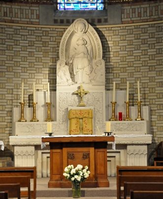 L'autel de la chapelle de la Vierge