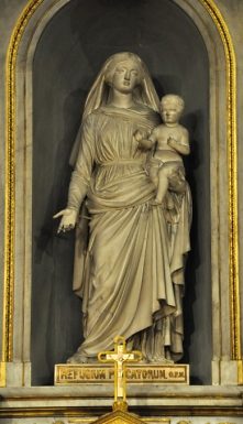Vierge à l'Enfant en marbre due à Charles-François Leboeuf-Nanteuil