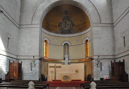Le croisillon droit du transept et la chapelle Saint-Joseph