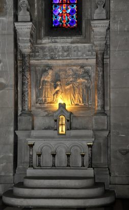 L'autel de la chapelle absidiale gauche