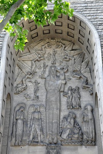 Bas-relief de Robert Juvin sur la façade