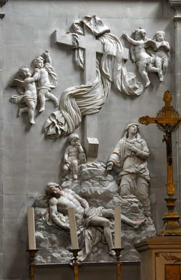 Bas–relief dans le chœur : «Le Christ descendu de la croix»