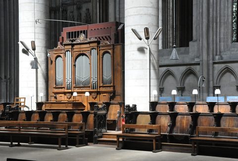 Les stalles et l'orgue de chœur