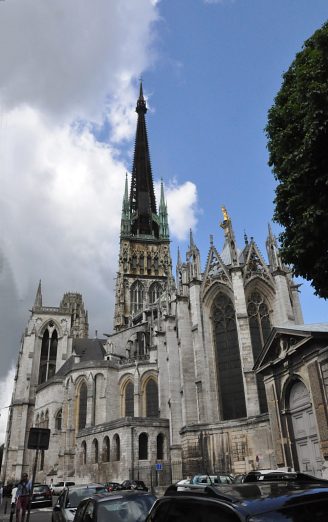 Le chevet de la cathédrale et la tour-lanterne