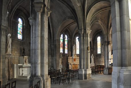Le déambulatoire gauche et les chapelles Saint-Fiacre et Saint-Joseph