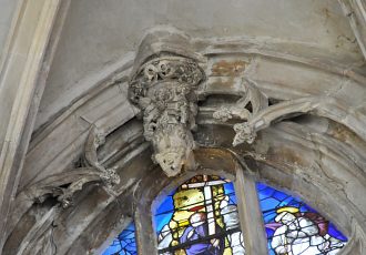 Clé pendante gothique ornant les grandes fenêtres