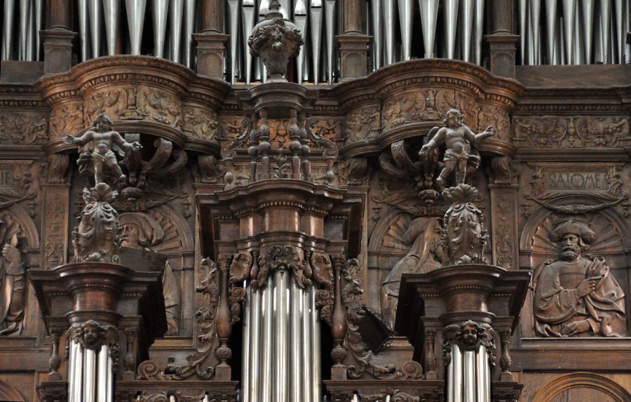 L'orgue de tribune, détail du buffet