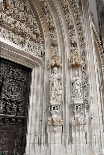 Porte, voussures et statues du portail central