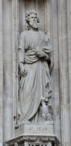 Saint Jean dans l'ébrasement du portail central