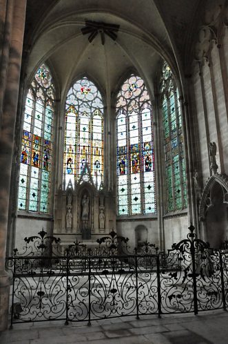 La chapelle axiale dédiée à la Vierge