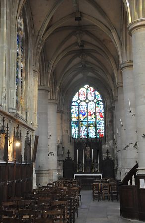 Le bas-côté nord et l'autel Saint-Fiacre.