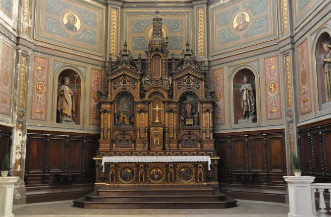 Le retable du chœur et l'ornementation de l'abside, 2e moitié  du XIXe siècle