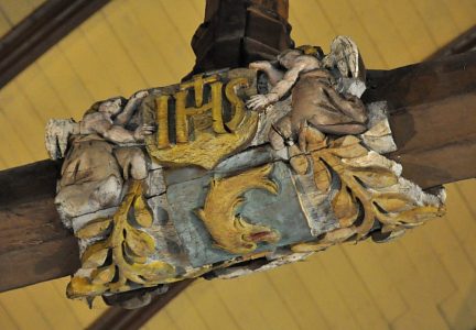 Ornement médiéval à la jonction du faux entrait et du poinçon dans la voûte de la nef nord