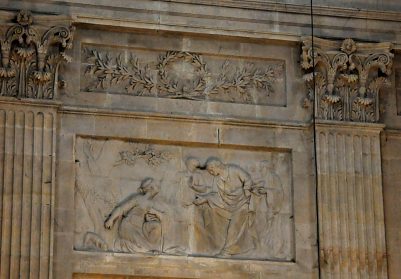 Bas–relief sculpté par Nicolas Jadoulle dans le transept gauche : «La Foi»