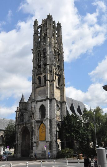 L'église Saint-Laurent et sa belle tour en gothique flamboyant