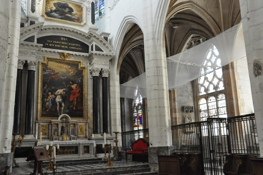 Vue d'ensemble du retable du chœur de l'église Saint-Jean