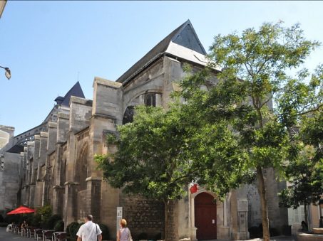 Vue de l'église et de sa façade occidentale