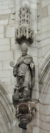 Statue d'un évêque