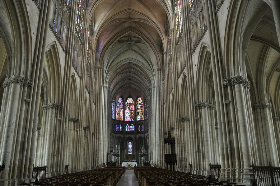 Vue d'ensemble de la nef de la cathédrale de Troyes