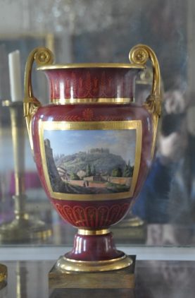 Vase de Sèvres de forme étrusque